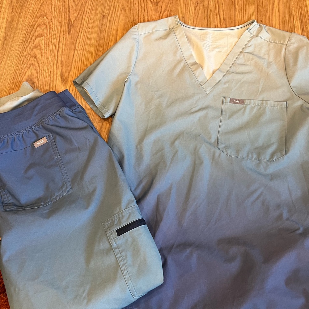 Figs scrubs lined bottoms to keep u warm. Ombré blue top small bottoms M cuffed